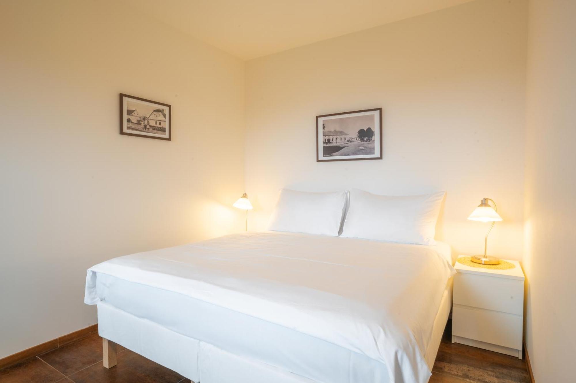 Rooms & Restaurace Na Jitrach Semice Exteriör bild